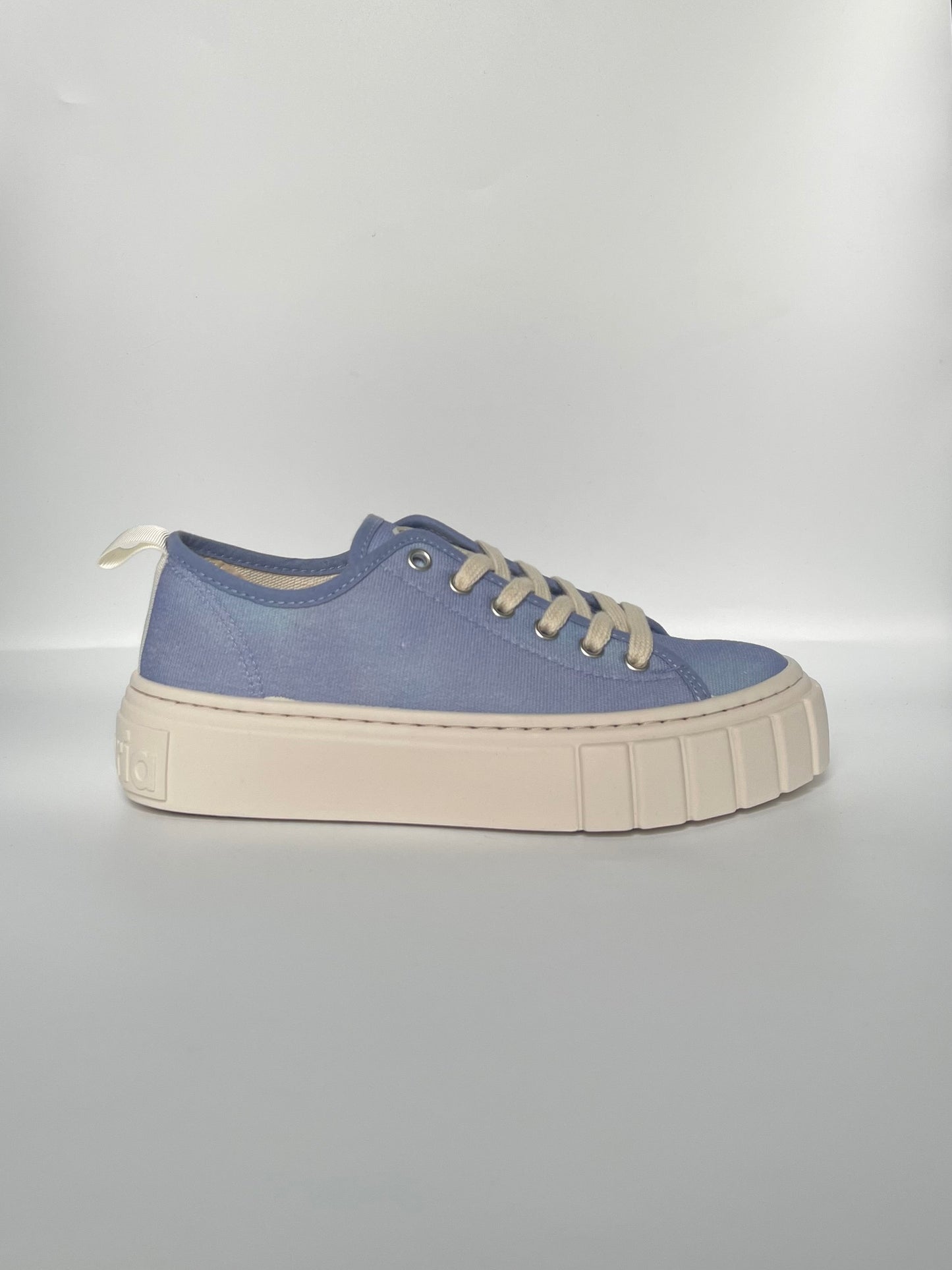 Victoria Lila Canvas Trainers